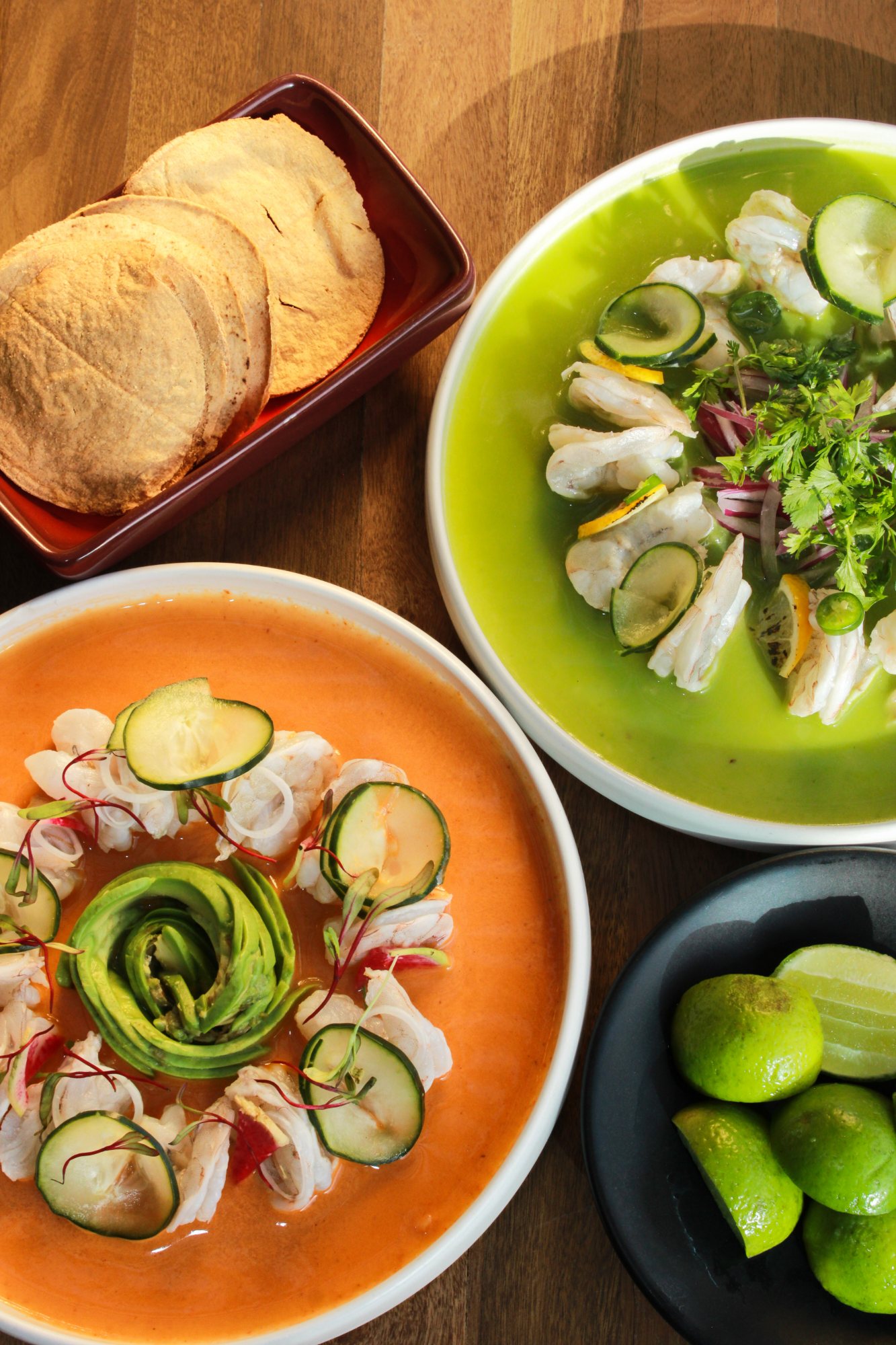 Ceviches verde y rojo con tostadas