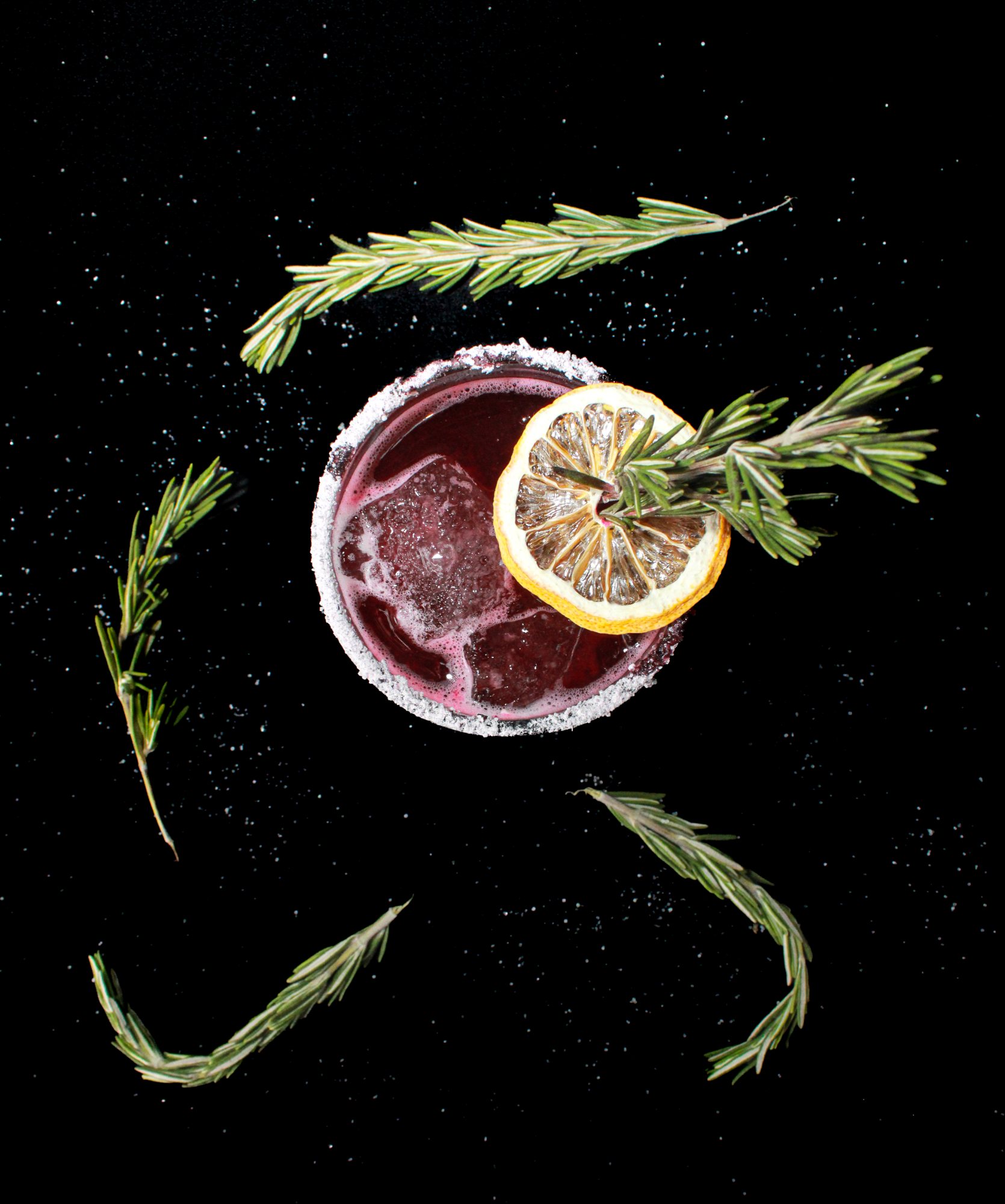 Coctel de berries con romero, Bravío