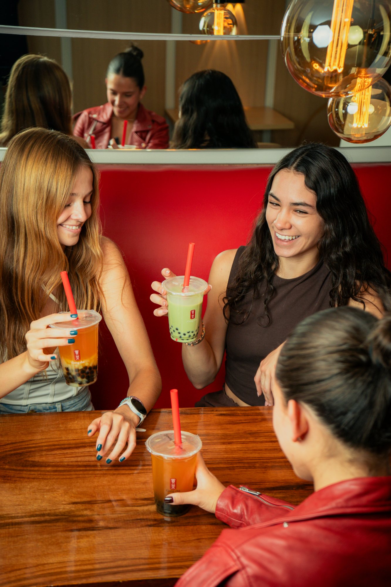 Mesa de amigas en Gong Cha