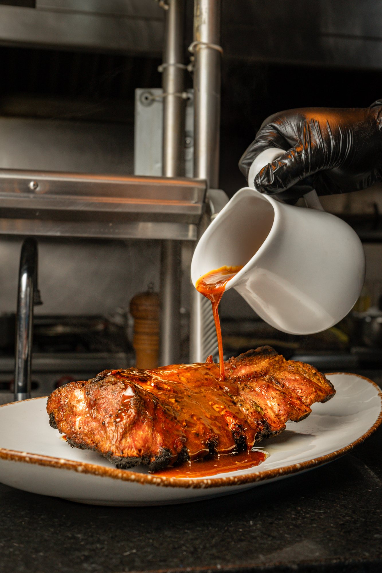 Costillas glaseadas con salsa, Treze